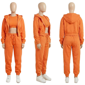 Conjunto Deportivo Personalizado de 3 Piezas para Mujer, Sudadera Corta con Parches Bordados y Efecto Desgastado, Pantalones Deportivos - Product Image 1