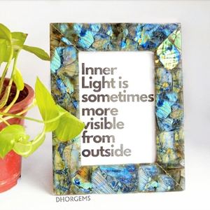 Marco de fotos decorativo moderno de cristal con piedra de labradorita para colgar en la pared o de sobremesa, marco pulido para decoración del hogar. - Product Image 1