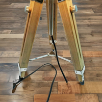 Lampe de bureau de table en bois d'artisanat en bois vintage nautique avec support de trépied parfait pour les panneaux muraux décor à la maison