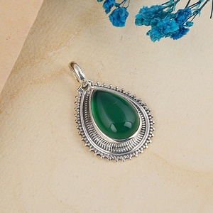 Pendentif en pierre précieuse en forme de goutte d'eau émeraude, argent sterling 925, bijoux faits à la main, charme pour femmes - Product Image 4