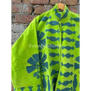 Chaqueta Acolchada de Terciopelo con Bordado Suzani y Patrón Floral, Cosida a Mano, con Cuello Alto y Dos Bolsillos Laterales, de Secado Rápido, Venta al Por Mayor - Product Image 2