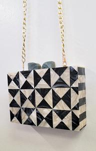 Bolso de mano artesanal multicolor de madera y resina para fiestas y bodas, bolso único hecho a mano a precio de mayorista. - Product Image 5