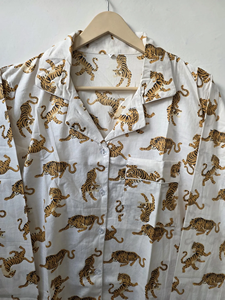 ชุดนอนผ้าฝ้ายลายเสือดาวสีขาวขายดีปี 2026 ระบายอากาศได้ดี แห้งเร็ว สวมใส่สบาย ติดกระดุม เหมาะสำหรับฤดูร้อน ฤดูใบไม้ร่วง ฤดูใบไม้ผลิ - Product Image 3