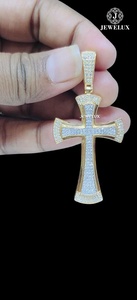 Pendentif Croix Personnalisé Entièrement Sertie de Diamants, Bijou Hip Hop Tendance, Provenant d'un Fournisseur Indien - Product Image 3