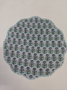 Sets de table modernes personnalisables en coton matelassé à imprimé floral, fins, réversibles et lavables en machine - Product Image 2