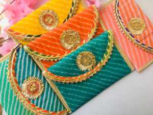 Magnifique pochette Lehriya du Rajasthan, faite à la main, en soie poly, sacs à main de créateur, pochettes brodées Gota Patti pour les cadeaux de mariage - Product Image 6
