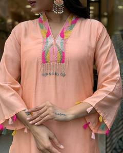 Conjunto de Kurti de rayón color melocotón para mujer, muy solicitado, con pantalón de rayón y dupatta de seda Tebby, ideal para festivales y uso en la oficina. - Product Image 4