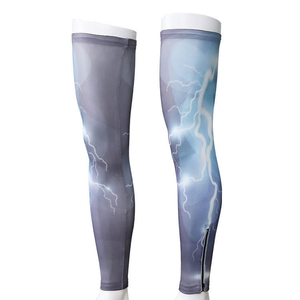 Manchons de compression personnalisés pour les jambes – Fournisseur de vêtements de sport haute performance – Manchons de compression les plus vendus avec protection UV pour le sport - Product Image 2