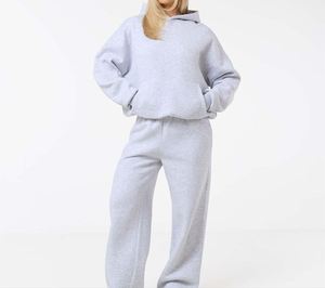 Conjunto Deportivo Informal de Sudadera Corta y Pantalones Deportivos Grises para Mujer, Hecho a Medida y a la Moda, de IGNITEFIT WEAR - Product Image 1