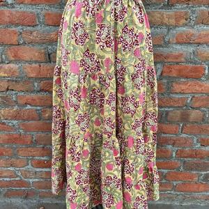 ชุดเดรสลำลองผ้าฝ้ายสีขาวพิมพ์ลายบล็อกอินเดียสำหรับผู้หญิง เอวยางยืด ระบายอากาศได้ดี กระโปรงยาว ราคาโรงงาน - Product Image 1