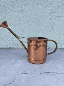 Arrosoir en métal peint à la main avec motif floral pour usage décoratif en jardinage, destiné aux grossistes du marché mondial - Product Image 2