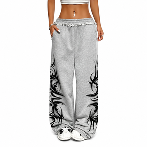 Pantalones Deportivos Anchos Grises para Mujer con Estampado Tribal Negro, Cintura Elástica, Corte Holgado, Estilo Casual Urbano - Product Image 1