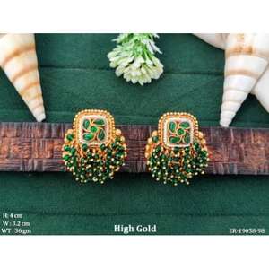 Pendientes Jhumka de Perlas con Acabado Dorado de Lujo, Joyería Tradicional del Templo del Sur de la India, Diseño Étnico para Bodas y Fiestas - Product Image 2