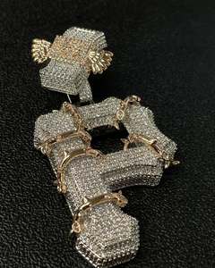 จี้ตัวอักษรหรูหรา สไตล์ฮิปฮอป ประดับเพชรแบบ Iced Out จี้เพชร VVS แบบสั่งทำพิเศษ รูปทรงบาแกตต์ จี้ตัวอักษรประดับเพชรโมอิสซาไนต์ - Product Image 4