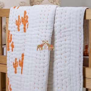 Couverture pour bébé Kantha en coton doux et léger de luxe Couette à imprimé personnalisé pour l'hiver dans les hôtels - Product Image 4