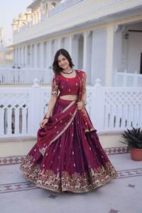 Lehenga Choli Dupatta de seda con bordado de diseñador indio, el más vendido, listo para usar, traje de fiesta y boda con vestido de seda. - Product Image 6
