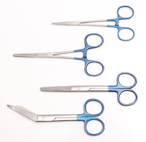 Tijeras para vendajes y apósitos de grado médico que ofrecen un agarre estable y cuchillas afiladas para un corte preciso de compresas de gasa y adhesivos. - Product Image 6