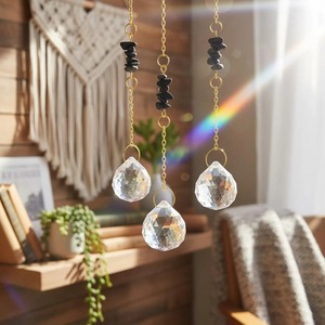 Décoration suspendue en cristal de lune, attrape-soleil parfait pour la réflexion de la lumière arc-en-ciel et l'aménagement intérieur paisible, fabriqué à la main en Inde - Product Image 3