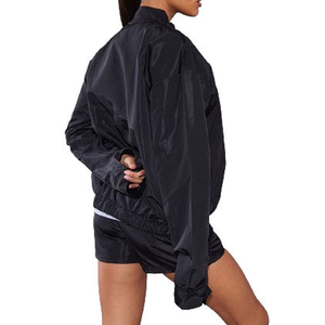 Ensemble de survêtement de luxe pour femme : veste coupe-vent à manches raglan courtes et pantalon, avec veste zippée coupe-vent et haut court - Product Image 5