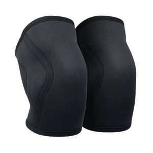 สนับเข่า SCR นีโอพรีน สีดำล้วน 7 มม. สำหรับงานหนัก ยกน้ำหนัก สควอท เดดลิฟท์ เพาเวอร์ลิฟท์ ป้องกันข้อต่อทั้งสองข้าง (1 คู่) - Product Image 2