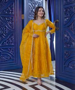 RICH LOOK Vestido Étnico de Algodón Multicolor con Bordado de Seda y Lentejuelas, con Dupatta, para Uso Festivo, Precio al por Mayor, En Stock - Product Image 3