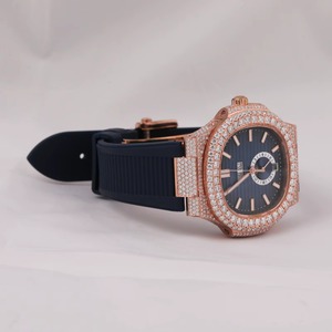 นาฬิกากลไกจักรกลแบบ Moon Phase สีโรสโกลด์ ขอบหน้าปัดประดับเพชร หน้าปัดสีน้ำเงิน สายยาง 41 มม. อะนาล็อก คริสตัลแซฟไฟร์ สำหรับทุกเพศ - Product Image 3