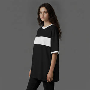 Camiseta negra oversize de algodón jersey para mujer al por mayor con rayas blancas y logo rojo estampado, cuello redondo, manga corta, ajuste holgado - Product Image 6