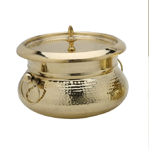 Elegante taza de latón de dos tonos grabada a mano con un borde ancho pulido y brillante, disponible a precios de mayorista. - Product Image 2