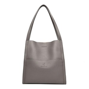 Sac fourre-tout pour femme en cuir durable, parfait pour le bureau et le shopping - Product Image 2