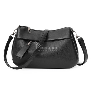 Bolso de hombro de nailon de alta calidad para deportes al aire libre, bolso de viaje minimalista de alta gama para mujer, gran capacidad, 50-70L, RELEVO - Product Image 1