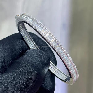 กำไลข้อมือแฟชั่นโทนสีเงินแบบบาแกตต์ตัด VVS ประดับเพชรแนวฮิปฮอปเย็น - Product Image 1