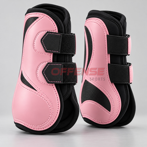 Bottes de brossage pour chevaux avec rembourrage doux, sangles sécurisées et matériaux durables pour une protection confortable des jambes lors de la pratique quotidienne de l'équitation. - Product Image 1