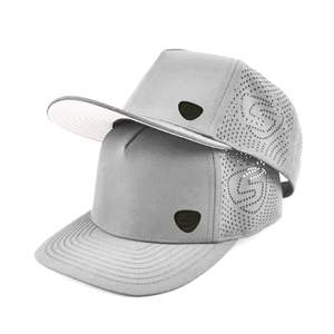 Gorra Deportiva Personalizada de 5 Paneles, 100% Poliéster, con Parche de Goma con Logotipo, Perforada con Corte Láser, Impermeable, para Golf y Béisbol - Product Image 1