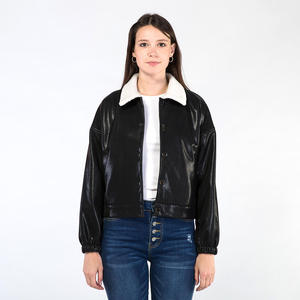 Veste en cuir PU ample et chaude à texture tendance, style décontracté avec revers et boutons pour femme, idéale pour l'hiver et le streetwear - Product Image 1