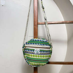 Bolso bandolera de cáñamo redondo del Himalaya de diseñador, bolso de tirantes ecológico hecho a mano con cremallera, bolso de hombro de viaje bohemio para mujeres y hombres - Product Image 2