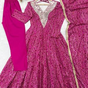 Elegante conjunto de vestido de rayón con bordado de espejo, pantalón y dupatta para uso festivo a precio mayorista, listo para usar. - Product Image 6