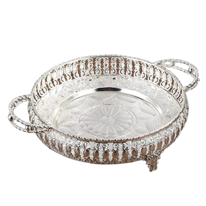 Bandeja Redonda de Metal para Servir con Asas, Acabado Plateado, Diseño Vintage Grabado, Vajilla Decorativa Hecha a Mano - Product Image 1