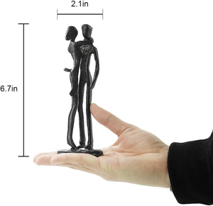 Sculpture artisanale en métal de couple s'embrassant, figurine romantique d'amoureux, statue d'amour moderne, œuvre d'art abstraite de couple, décoration d'intérieur - Product Image 2