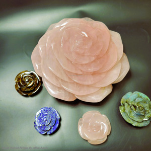 Sculpture florale en quartz rose naturel sculptée à la main, art en cristal naturel, objet de collection, thème floral, sculpture en relief, artisanat en gros - Product Image 1