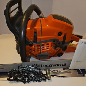 Motosierra 592XP de alta demanda con barra y cadena de 20 pulgadas, tijeras para el cabello - Product Image 1