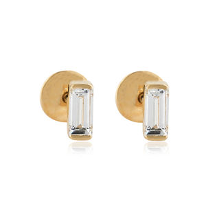 Pendientes Minimalistas de Oro de 14k con Diamantes Baguette de Media Engastura y Cierre de Rosca, Joyería Fina Hecha a Mano al por Mayor - Product Image 4