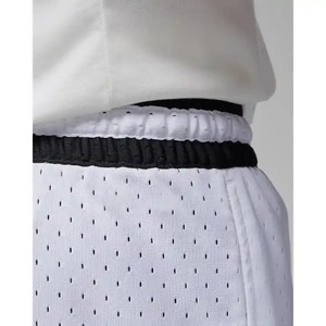 Shorts de sport décontractés pour hommes, personnalisables, en tissu mesh respirant, séchage rapide, pour la course et le basketball, logo personnalisé, fabriqué au Pakistan - Product Image 2