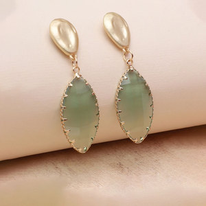 Pendientes Colgantes de Plata de Ley Chapados en Oro con Gota de Agua Verde Elegantes de Estilo Vintage al por Mayor para Mujer - Product Image 1