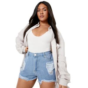 Short en jean bleu lavé à la pierre pour femmes le plus élégant ourlet court déchiré avec braguette à boutons et poches latérales respirant à vendre - Product Image 1