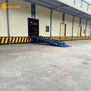 Rampe de chargement pliable Naltako portable de 6 tonnes pour entrepôt, quai, déchargement, capacité de 6t, rampe hydraulique pour cour - Product Image 1
