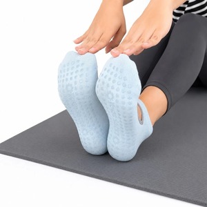 Calcetines de yoga antideslizantes hasta el tobillo, color sólido, agarre antideslizante para adultos, uso en verano, azul y negro - Product Image 2