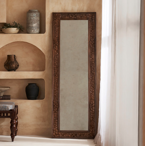 Espejo de cuerpo entero moderno con marco de madera oscura en forma de arco, espejo decorativo de pie para vestidor, disponible a precios de mayorista. - Product Image 5
