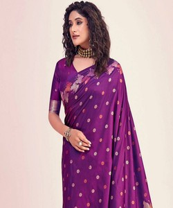Sari de Seda Morado con Estampado de Mariposas, Traje Tradicional Indio para Bodas, para Mujer, Largo hasta el Suelo, Corte Regular - Product Image 3