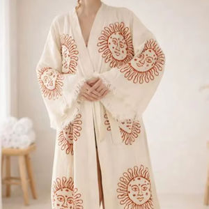 Conjunto de Kimono de Dos Piezas con Estampado de Sol para Vacaciones, 100% Algodón Crepé, Cintura Natural, Sostenible y Lavable, Ropa de Playa para Mujer - Product Image 1