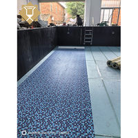 Piscines en conteneurs maritimes en acier de 20 et 40 pieds, design moderne modifié pour piscine extérieure, piscine au sol de luxe sur mesure, villa en bois WPC